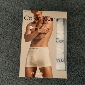Calvin Klein Men’s Cotton Stretch Boxer Briefs. Three pack size large NWT.
